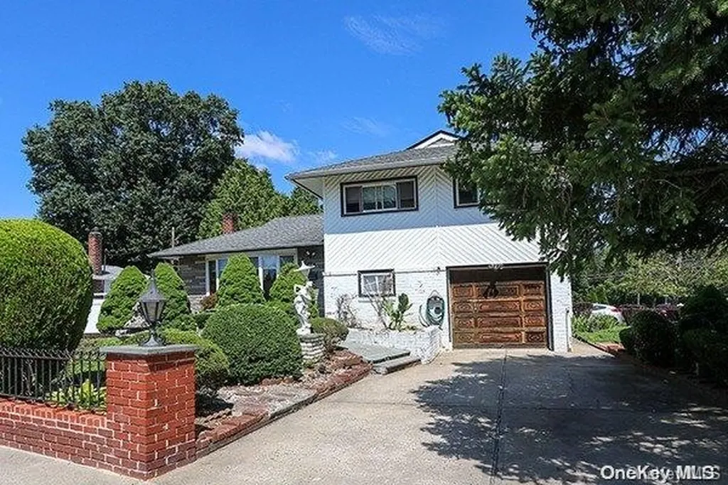 641 Pine Lane East Meadow NY 11554