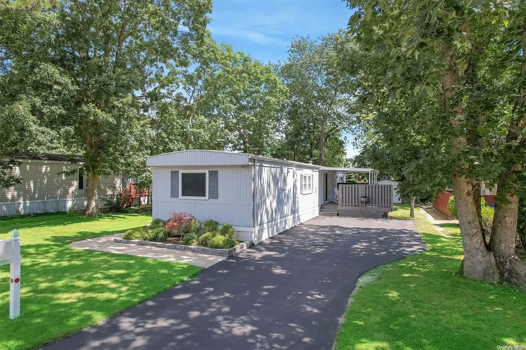 8 Daisy Drive Bohemia NY 11716
