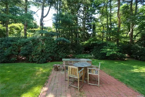4 Elfland Court Cove Neck NY 11771