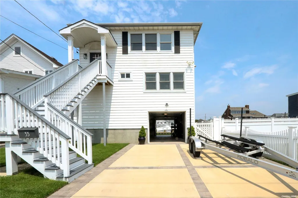 33 Mitchell Avenue Babylon NY 11702