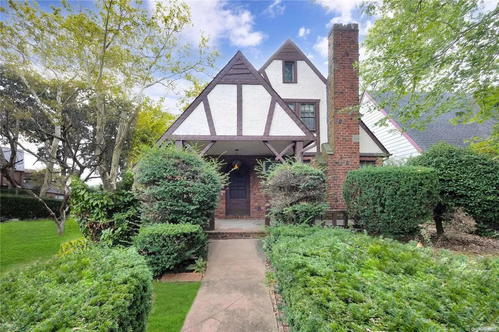 187 Lakeview Avenue Lynbrook NY 11563