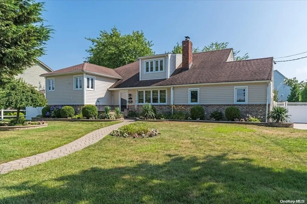 96 Peconic Drive Massapequa NY 11758