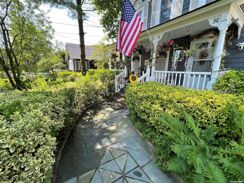 11 S Summit Avenue Patchogue NY 11772