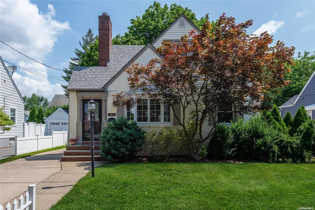 100 Bradley Place Mineola NY 11501