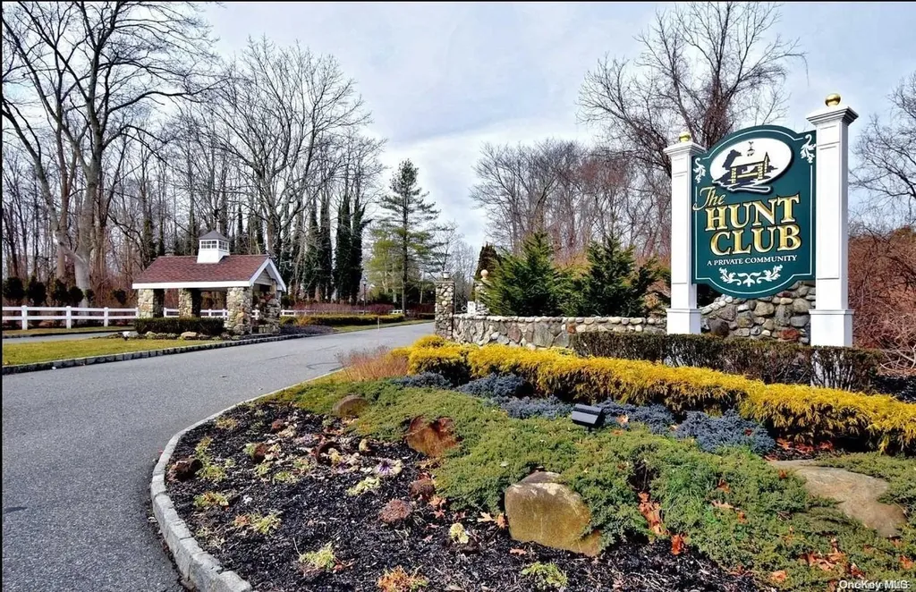 3 Dove Path Coram NY 11727