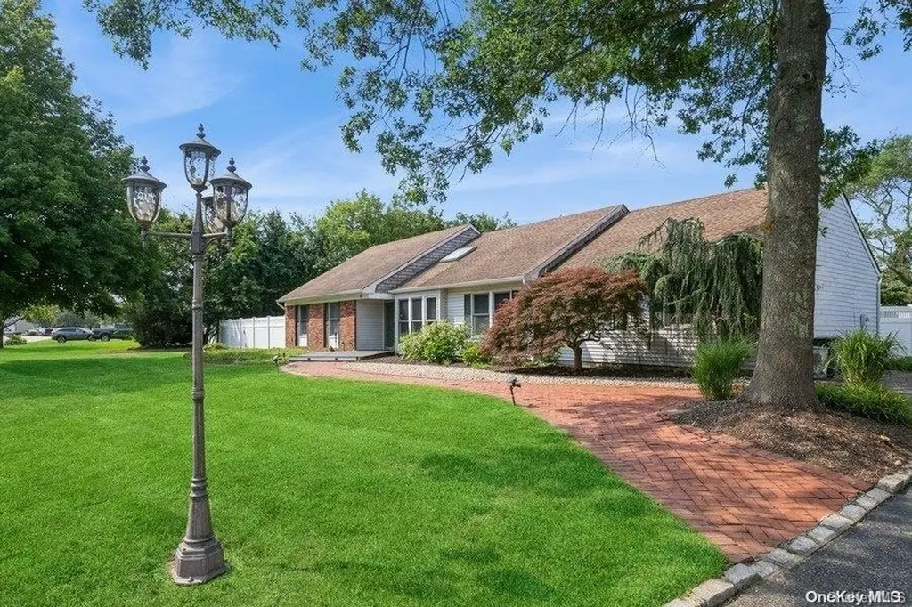 30 Vineyard Way Mount Sinai NY 11766