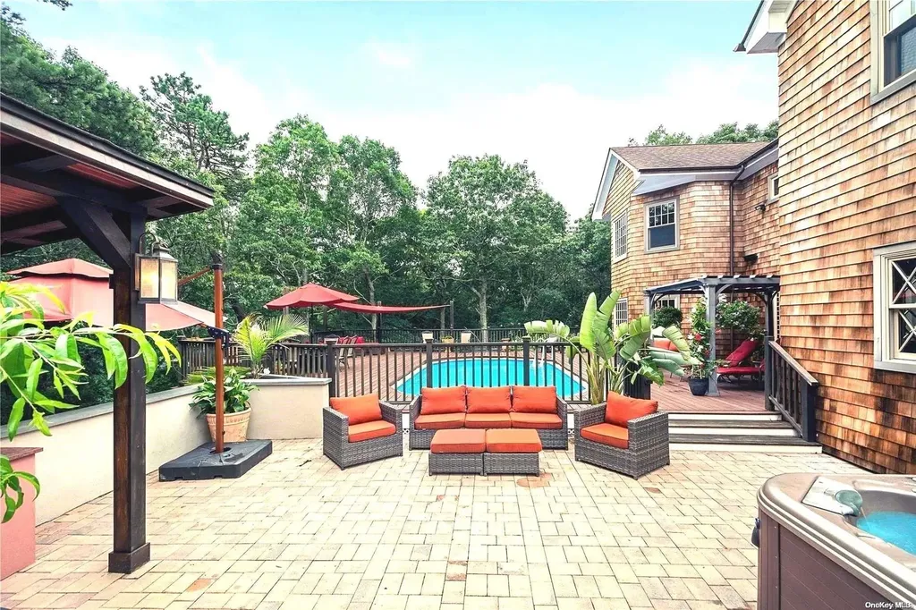 27 Quail Run Hampton Bays NY 11946