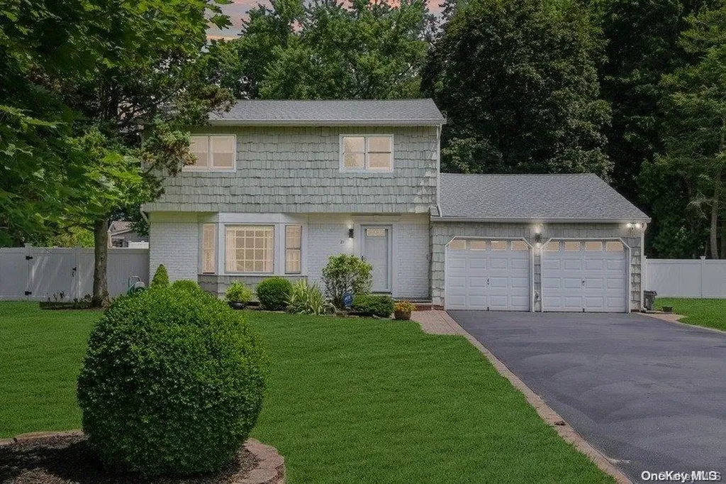 21 Kingfisher Drive Smithtown NY 11787