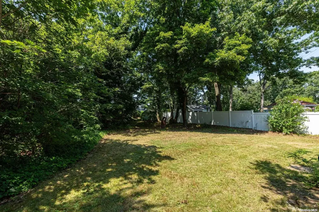 1434 N Clinton Avenue Bay Shore NY 11706