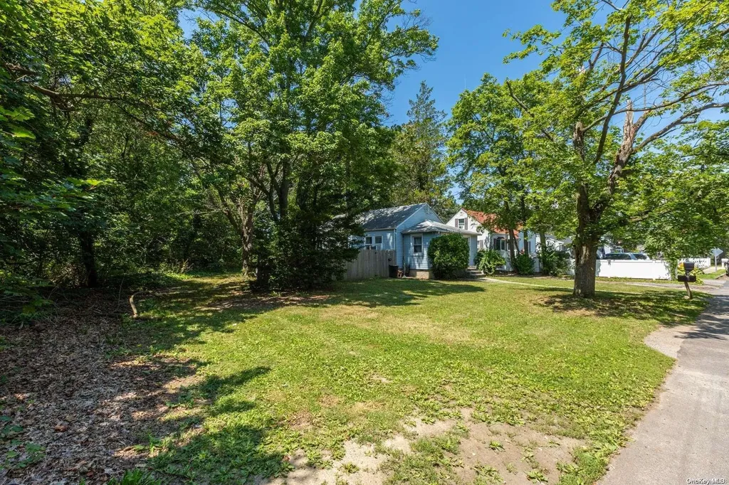 1434 N Clinton Avenue Bay Shore NY 11706