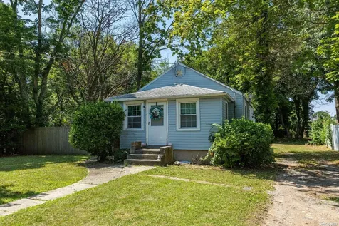 1434 N Clinton Avenue Bay Shore NY 11706