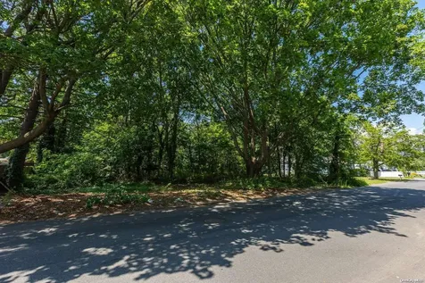 1434 N Clinton Avenue Bay Shore NY 11706