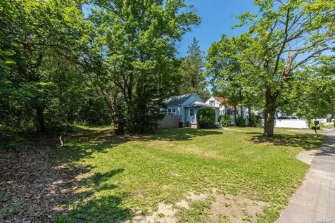 1434 N Clinton Avenue Bay Shore NY 11706