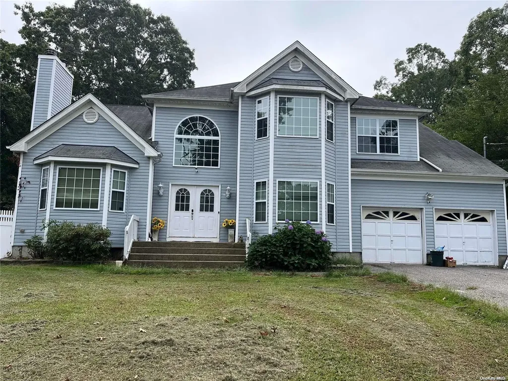 126 Maple Lane Medford NY 11763