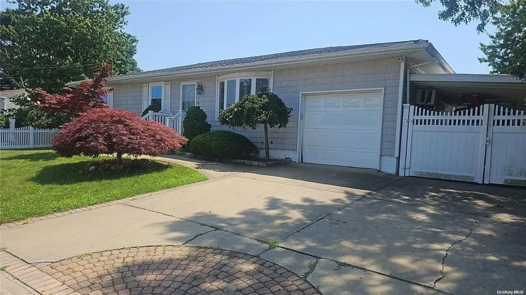 89 Scott Avenue Deer Park NY 11729