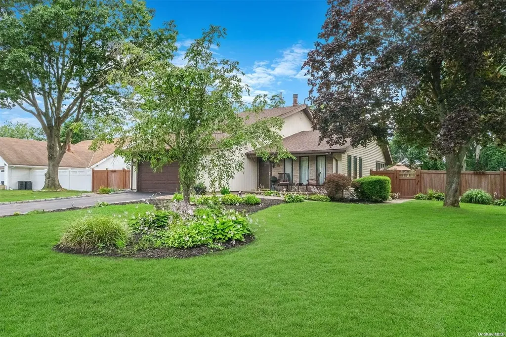 9 Hirsch Avenue Coram NY 11727