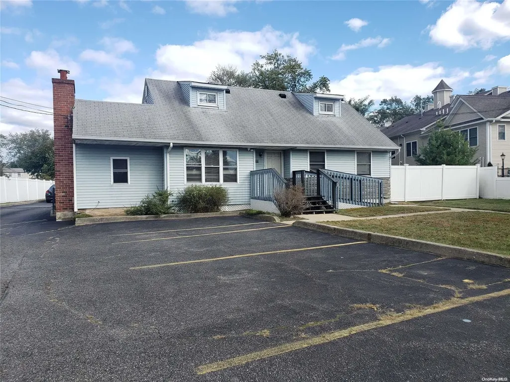 621 Broadway Amityville NY 11701