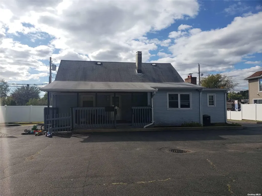 621 Broadway Amityville NY 11701