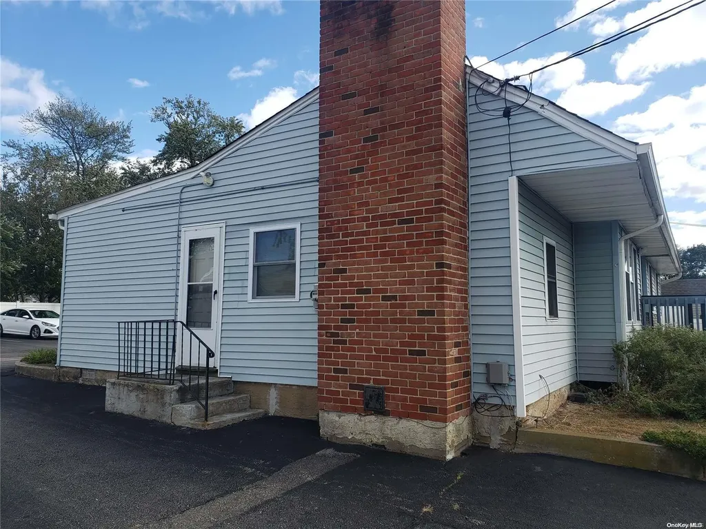 621 Broadway Amityville NY 11701