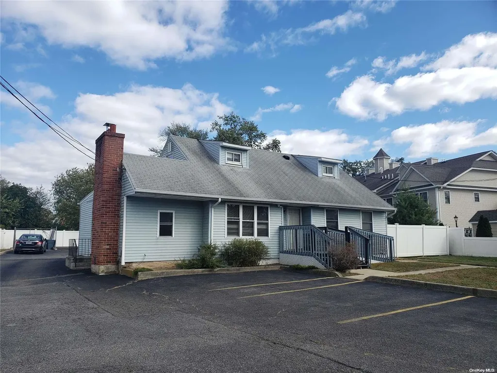 621 Broadway Amityville NY 11701