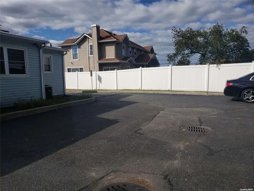 621 Broadway Amityville NY 11701