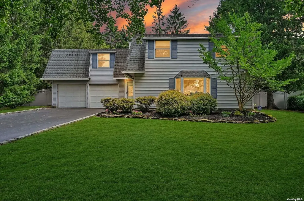 81 White Pine Way Medford NY 11763
