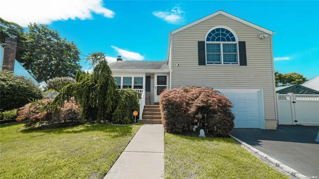 18 Young Street West Babylon NY 11704