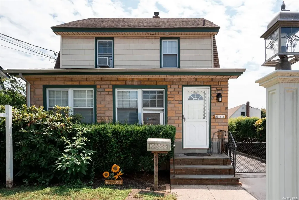 656 6th Avenue New Hyde Park NY 11040