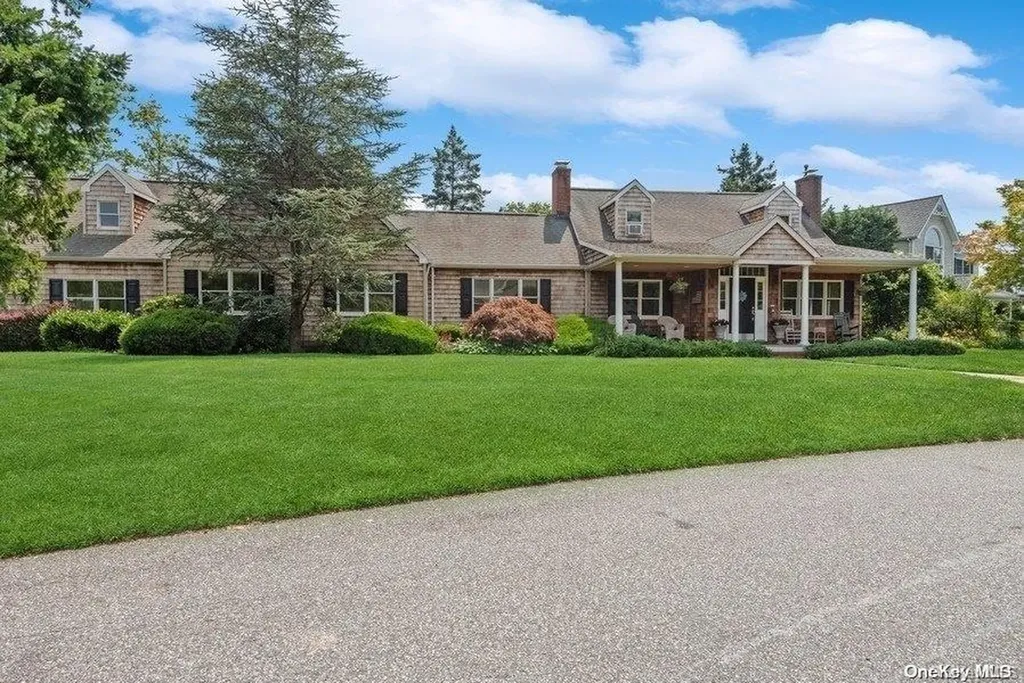 253 Melbury Road Babylon NY 11702