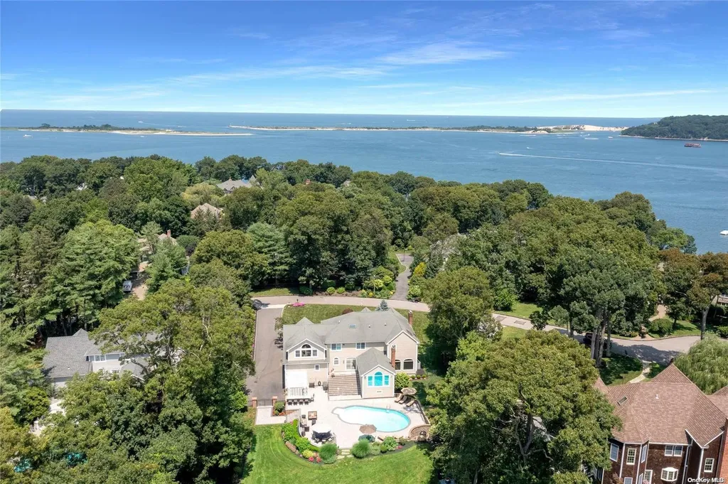 21 White Pine Lane Setauket NY 11733
