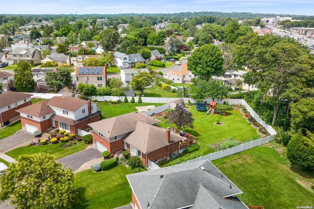 18 Stuart Drive Syosset NY 11791