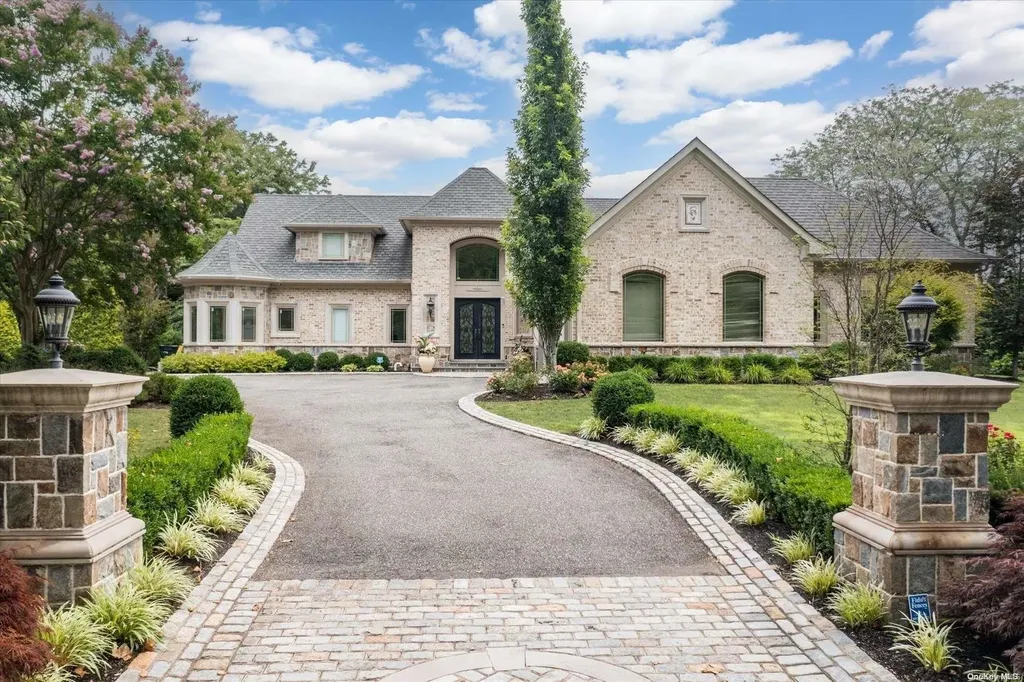 8 High Pasture Circle Dix Hills NY 11746