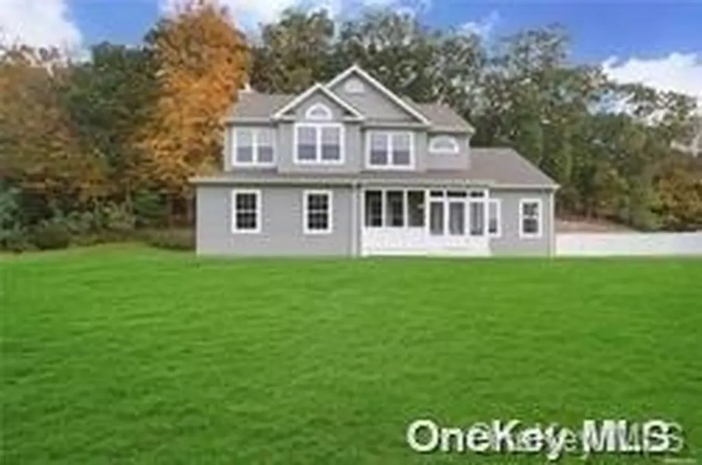 8 Judges Lane Smithtown NY 11787
