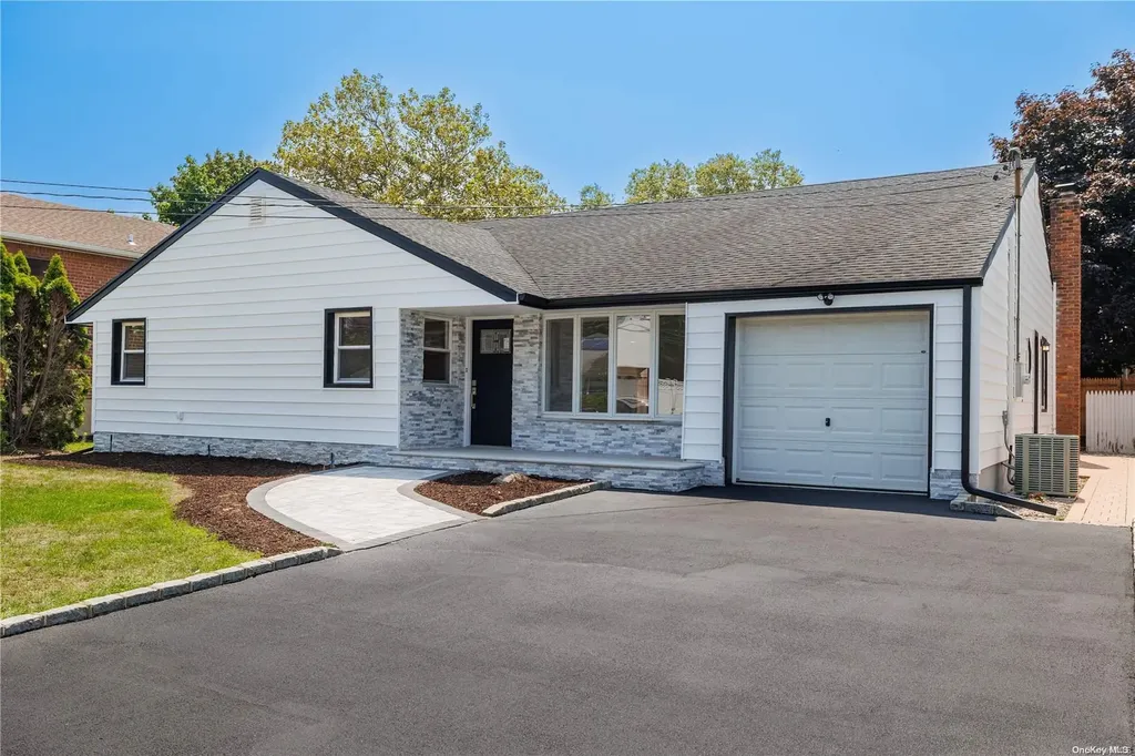 1900 Leonard Lane Merrick NY 11566