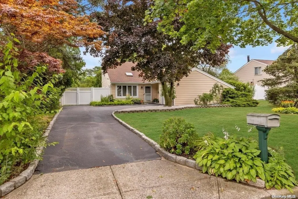 37 Rustic Avenue Medford NY 11763