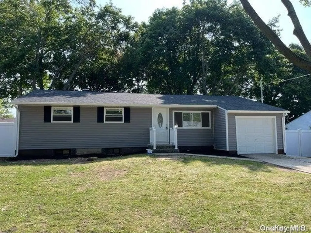 29 Yalta Drive Central Islip NY 11722