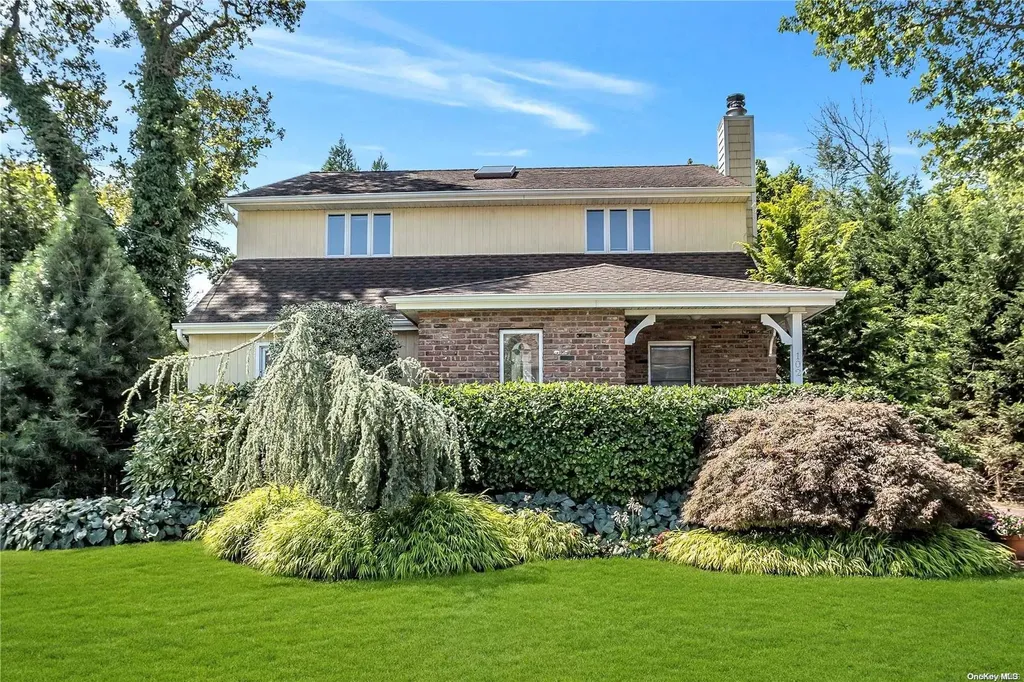 102 Cedar Drive W Plainview NY 11803