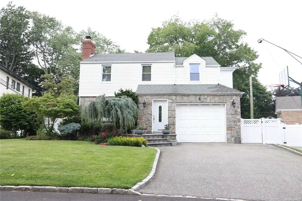 4 Webb Hill Road Great Neck NY 11020