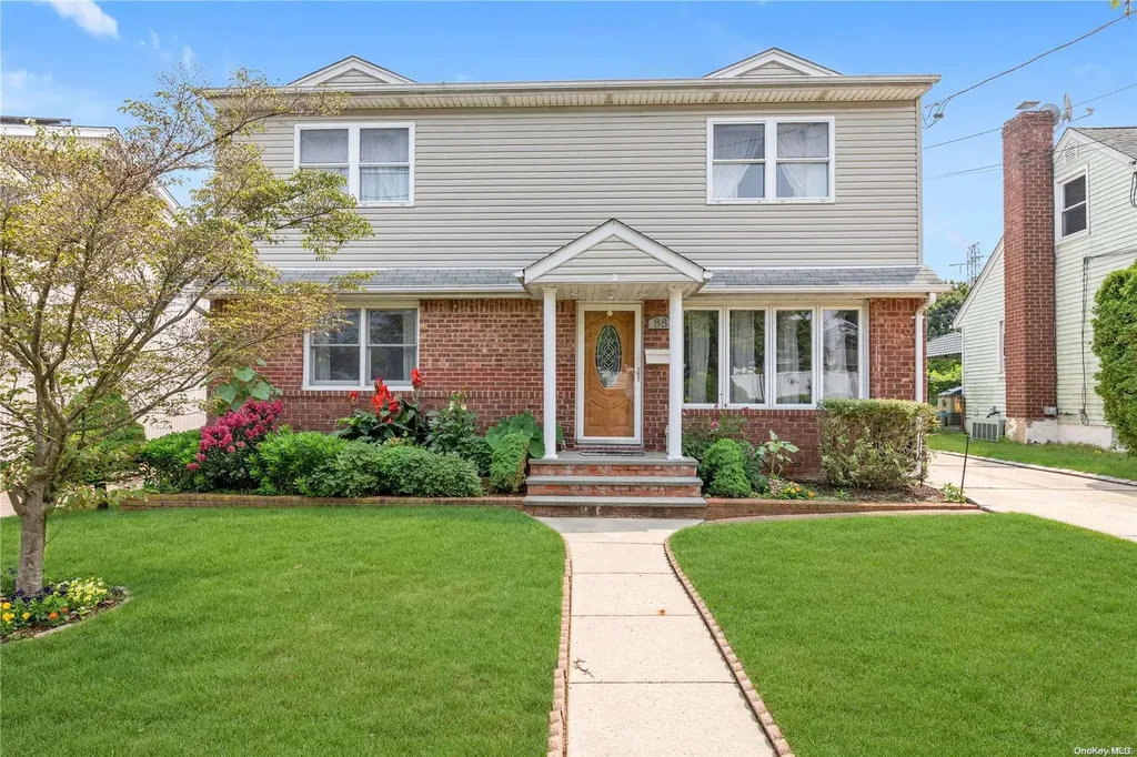 88 Bruce Terrace Mineola NY 11501