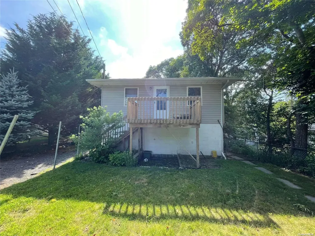 35 Flanders Boulevard Riverhead NY 11901