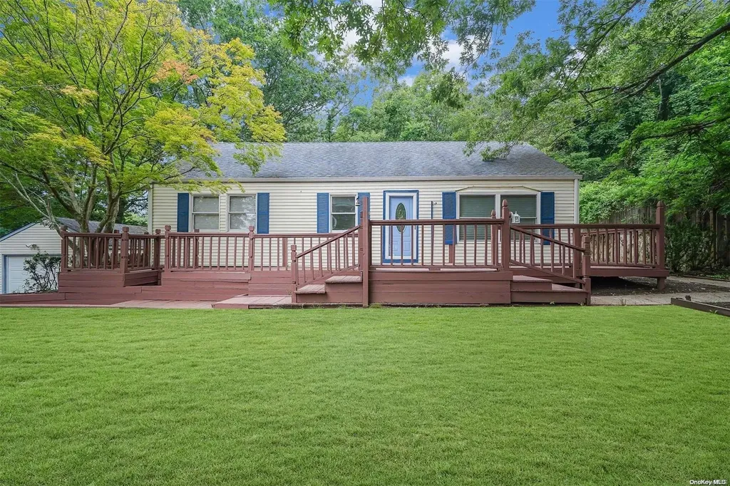 4 Dillmont Drive Smithtown NY 11787