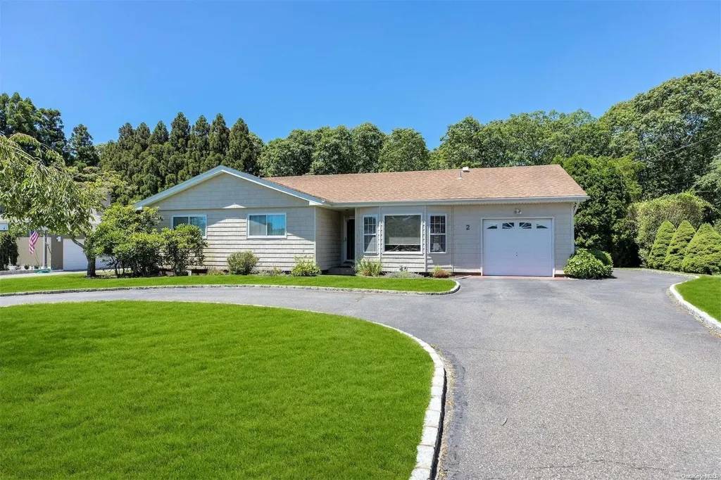 2 Canvasback Lane East Quogue NY 11942