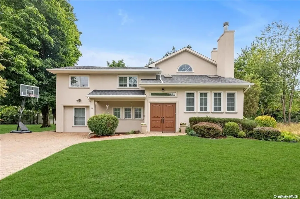 5 Phipps Lane Plainview NY 11803