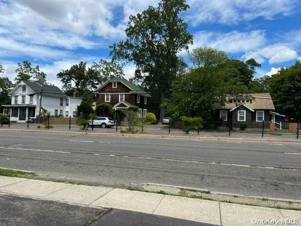 551 - 555 Broadway Amityville NY 11701