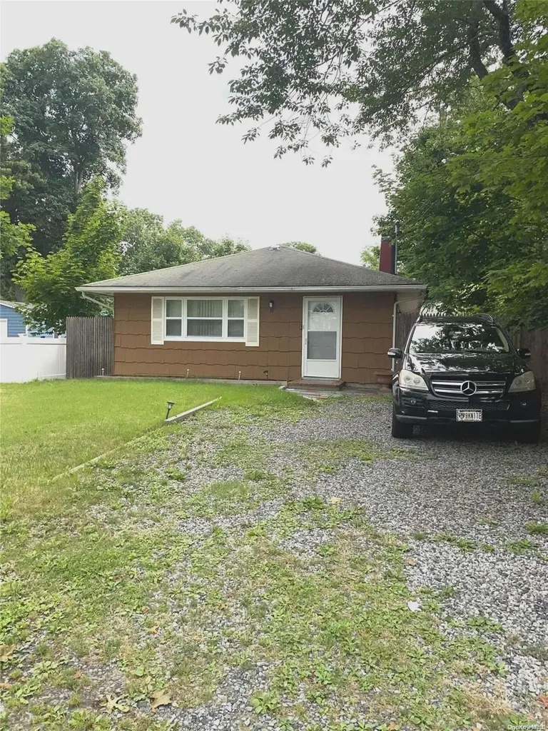 51 Lakeview Drive Mastic Beach NY 11951