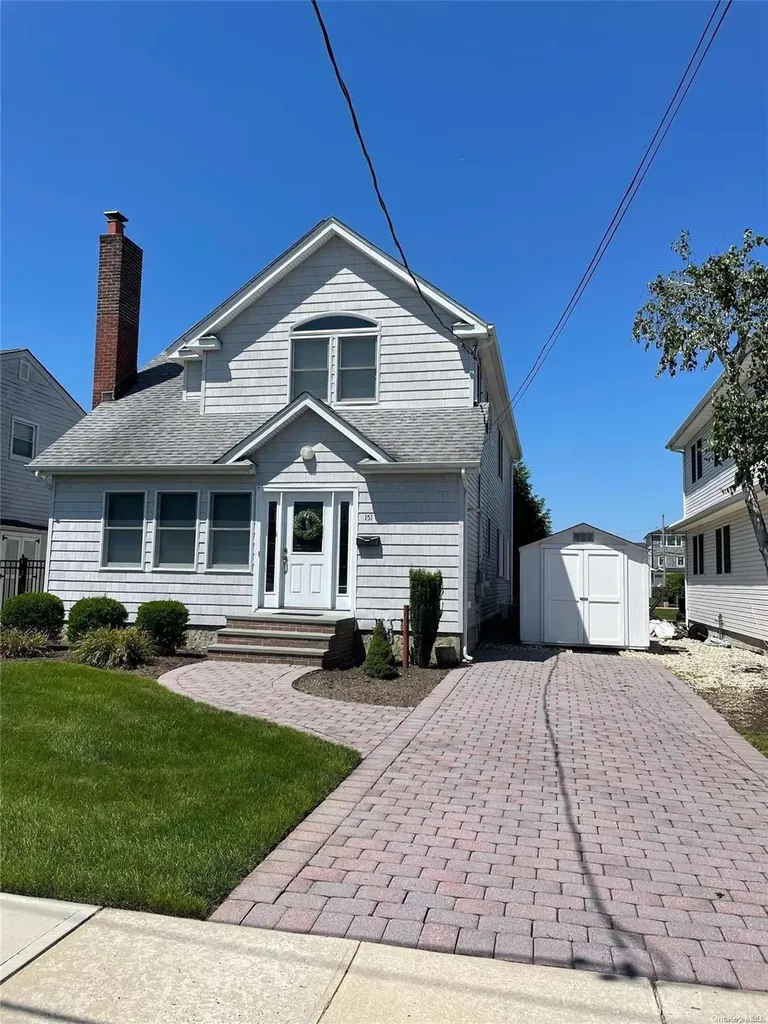 151 Biltmore Boulevard Massapequa NY 11758
