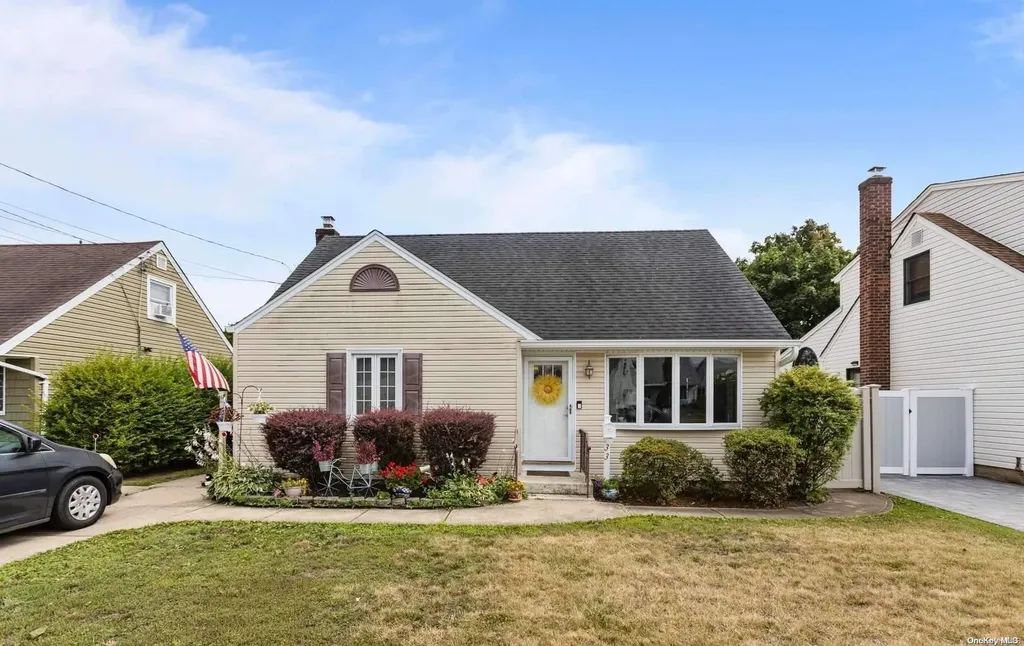 33 Audrey Avenue Plainview NY 11803