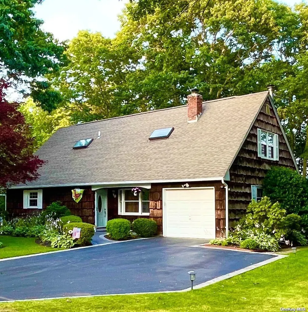 25 Wedgewood Lane Brookhaven NY 11719