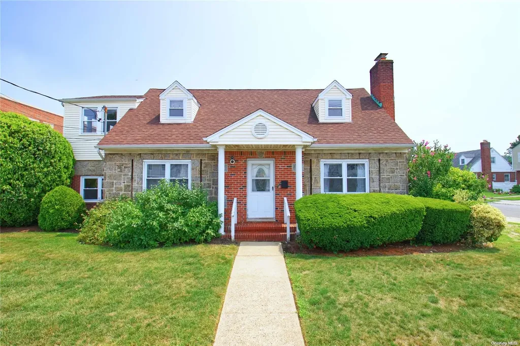 1 Aberdeen Road New Hyde Park NY 11040