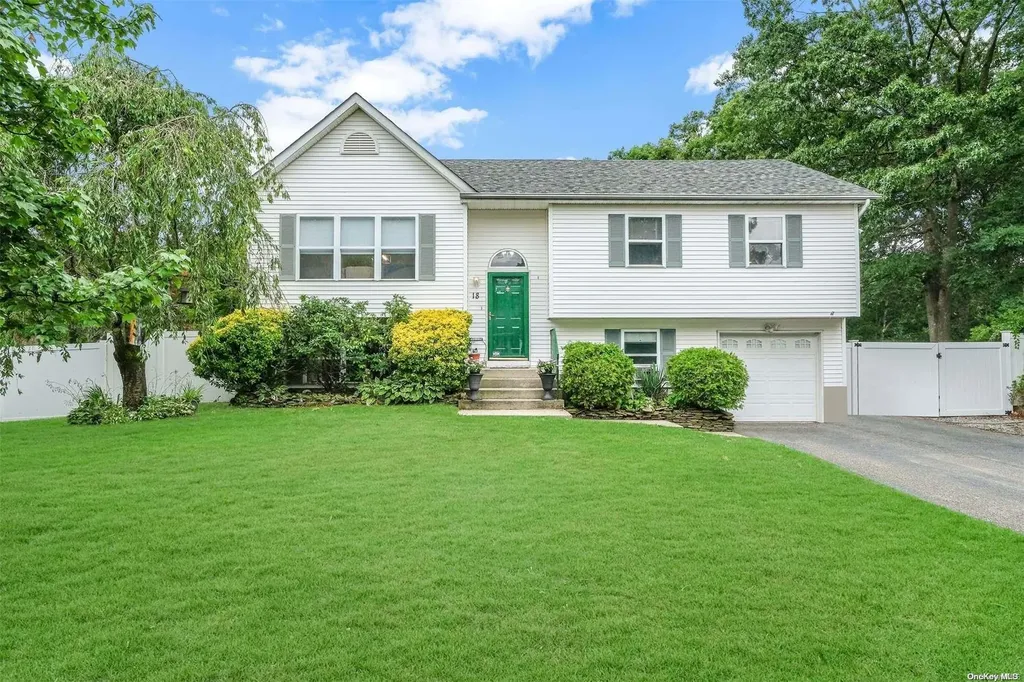 18 Apex Drive Coram NY 11727